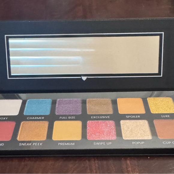 Boxy Charm Eyeshadow Palette - Picture 2 of 2